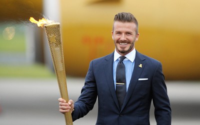 幻影体育精华-什琴斯尼神扑拯救少打一人球队