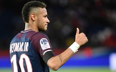 幻影体育精华-凯恩球迷烧球衣抗议